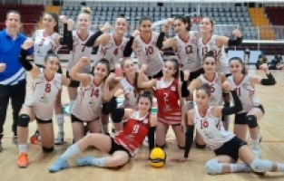 Ayvalık'ta filenin prenseslerine Covid-19 şoku!