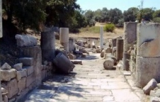 Aliağa'daki üç bin yıllık Kyme Antik Kenti’ne kıydılar!