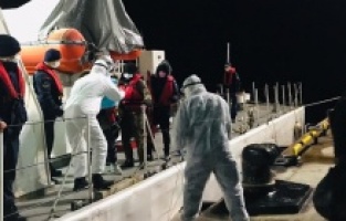 Dikili'de dönmeye zorlanan 28 sığınmacı kurtarıldı!