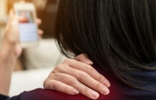 Aşağı bakmak sağlığı tehdit ediyor!