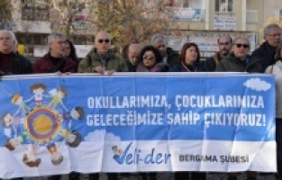 Bergama Veli-Der: “Sınavlar iptal edilsin!”