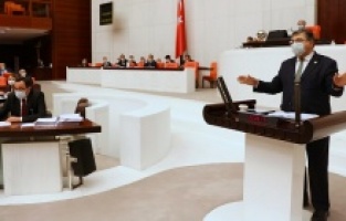 Bergama meclis gündeminde; "Ata toprakları haraç mezat satılıyor"