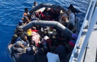 Dikili açıklarında 36 kaçak göçmen kurtarıldı