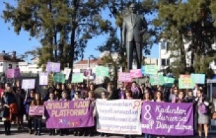 Altınova ve Akçay’daki kadın cinayetlerine tepki!