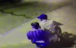 Bergama'da, güneş gözlüğü ve terlik hırsızları kamerada!