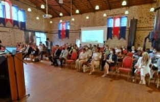 “Bir belediye başkanının önce o şehrin doğasını, ağacını koruması gerek”