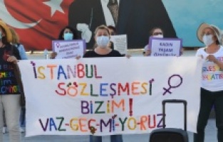 Dikili Kadın Platformu: "Haklarımızdan vazgeçmiyoruz"