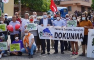 "Meralar Köylünündür, Şirketlere Devredilemez!"