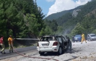 Bergama'da çıkan araç yangını korkuttu!