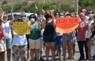 Dikili, Çandarlı’da yol eylemi; "Ölüm değil çözüm istiyoruz"