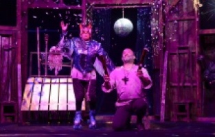 Tiyatro Festivali, kahkaha tufanı ile sona erdi