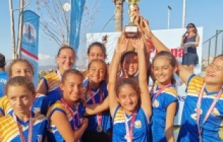 Dikili'de Zafer Kupası'nı dostluk kazandı