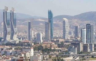 İzmir’de art arda yükselen gökdelenler göğü deliyor