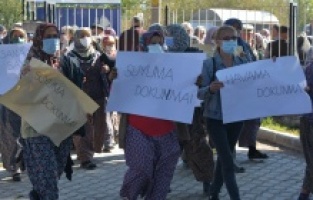 Bergama Alibeyli Köylüsü, kadınıyla, yaşlısıyla haykırdı; "İstemiyoruz"