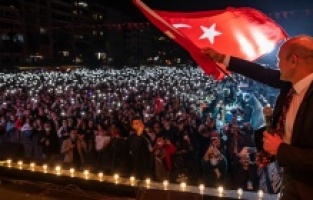 İzmir'de göz kamaştıran bayram coşkusu