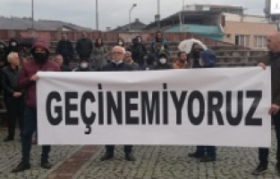 Bergama'da yaşanan pahalılığa tepki!; "Geçinemiyoruz"