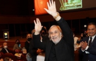 Gökmen Ulu imzalı Müjdat Gezen belgeseli; bir ağlattı, bir güldürdü!