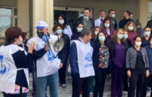 Bergama'da sağlıkçılar hakları için iş bıraktı!