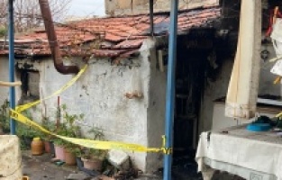 Çandarlı’da çıkan yangında bir kişi hayatını kaybetti