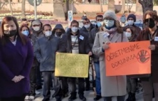 Bergama'da, bir veli müdür yardımcısına saldırdı! Olay protesto edildi