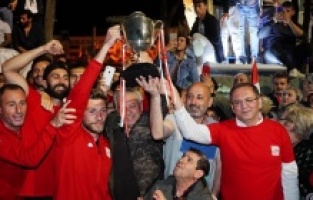 Şampiyon Ayvalıkgücü Belediyespor 3. ligde…