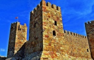 Zamana direnen Çandarlı Kalesi, ihtişamıyla ziyaretçilerini ağırlıyor