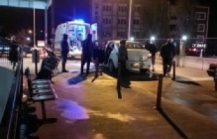 Bergama'da, yaşlı kadın yaslandığı duvarın altında kaldı