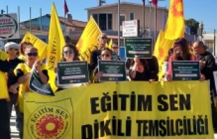 Dikili'de öğretmenler ücret eşitsizliği ve mesleki ayrımcılığına karşı iş bıraktı
