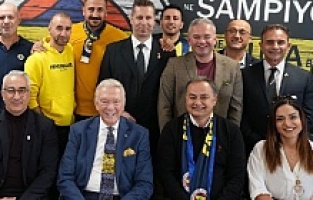 Dündar ve Ulu'ya Frankfurt'ta yoğun ilgi