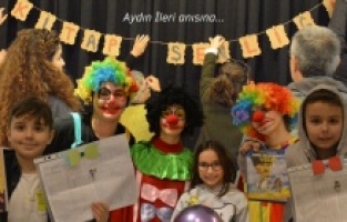 Bergama'da karne sevinci, hediye kitaplar ile taçlandı!