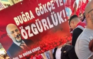 İzmirliler Buğra Gökçe’yi unutmadı!