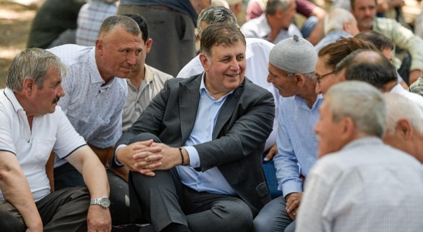 Tugay Kınık'ta üreticiyle buluştu, desteğe 'devam' dedi