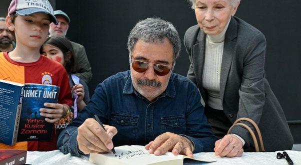 Edebiyatın usta isimleri İzmirli kitapseverlerle buluştu...