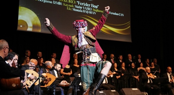 Şarkılar "Bergama Ticaret Odası'nın 100. Yılı" için söylendi