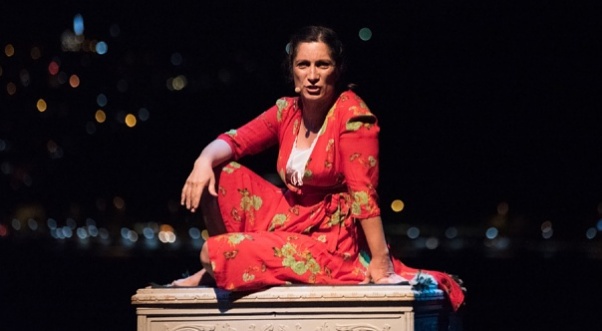 "Bir kadın uyanıyor" Ayvalık’ta sahnelenecek