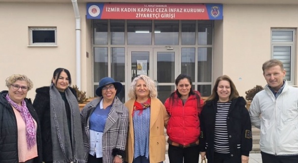 Dikili Umut Tiyatrosu umudu sahneye taşıyor!