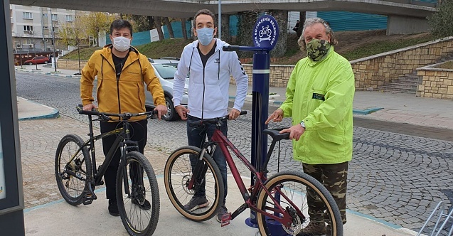 Bergama'da ücretsiz bisiklet tamir istasyonu kuruldu