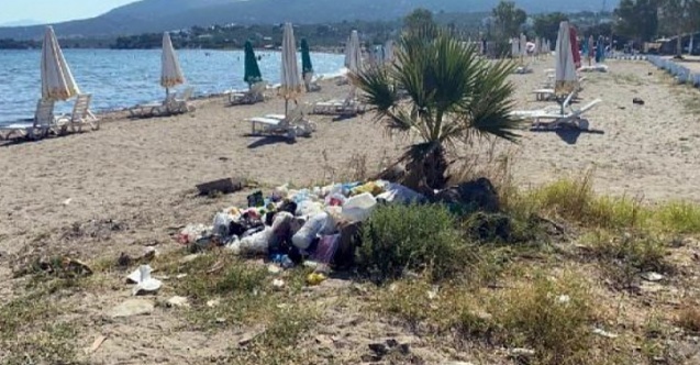 Tatilcilerden geriye plajlardaki çöpler kaldı