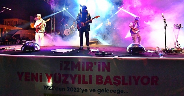 İzmirliler 2022’ye müzikle girdi