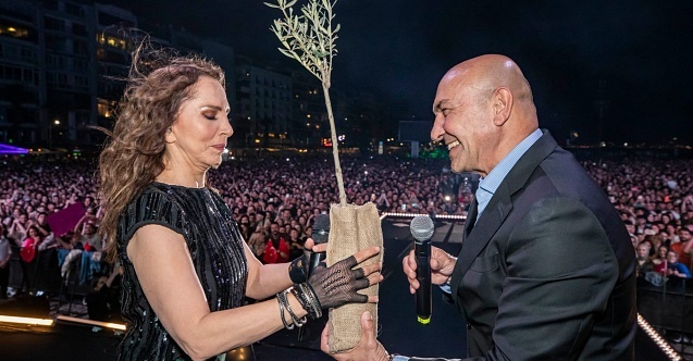 İzmir'de “Boş verme oy ver” konseri!..