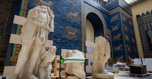 Berlin, Bergama'nın tarihi eserlerini Louvre'a gönderecek!