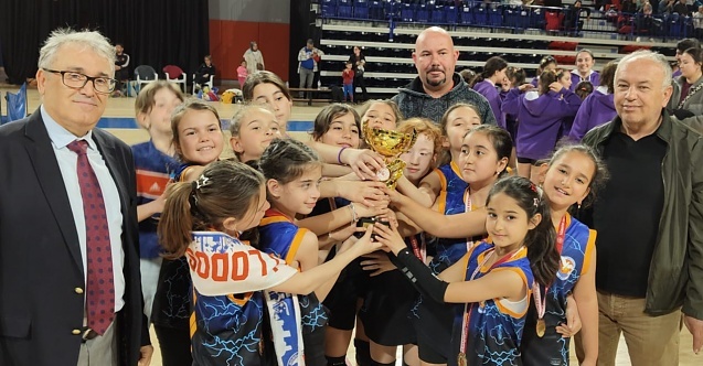 Dikili Lodos’un minikleri İzmir şampiyonu