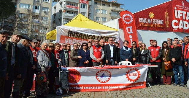 Bergama'da emekliden hükümete "ikramiye" tepkisi: "Uçmadık, yere çakıldık!"