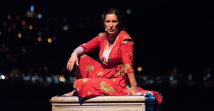 "Bir kadın uyanıyor" Ayvalık’ta sahnelenecek