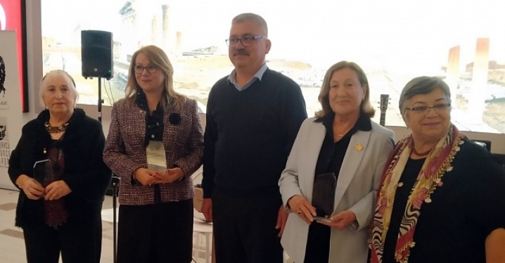 Kadınların seçme ve seçilme hakkının 91. yılı Bergama'da kutlandı