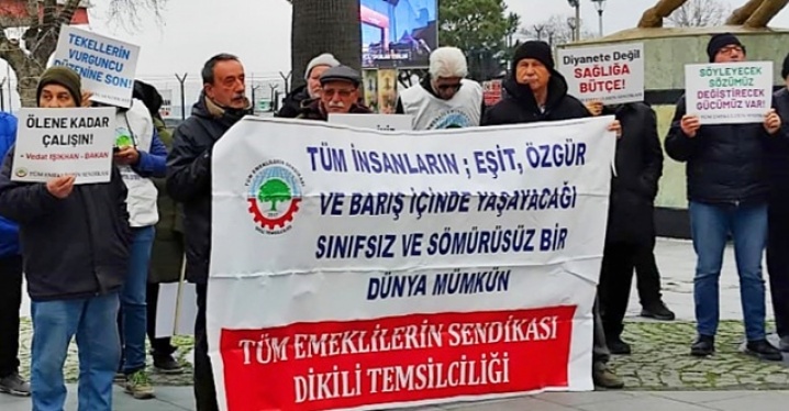 Dikili'de emekliler haykırdı: "Sadaka değil, hakkımızı istiyoruz!"