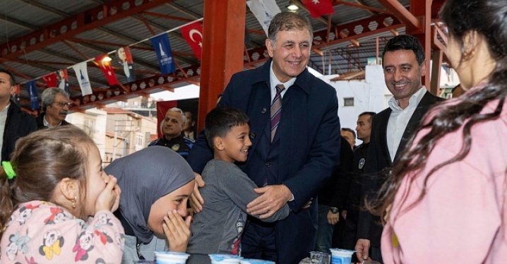 İzmir’de ramazan sofraları büyüyor, destekler artıyor