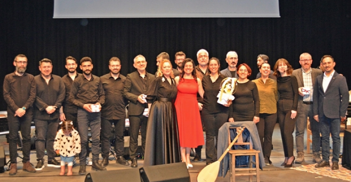 Bergama’da Bozkırın Tezenesi unutulmadı: "İnsan ölür ama ruhu ölmez"